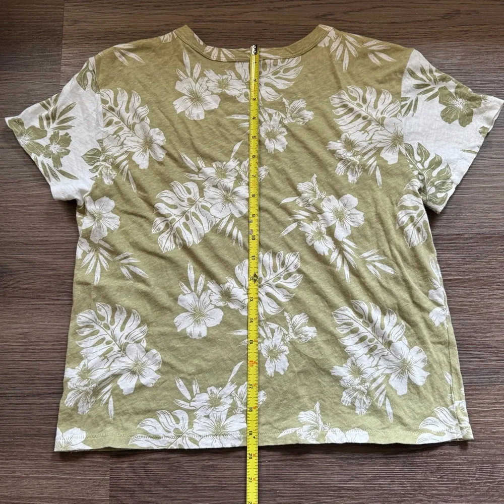 American‎ Eagle Outfitters Green and White Floral Top